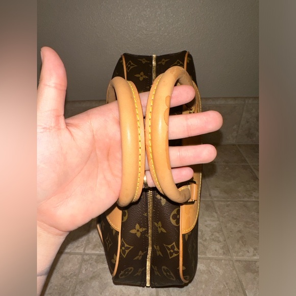 Louis Vuitton Deauville Vanity Monogram - Picture 9 of 17